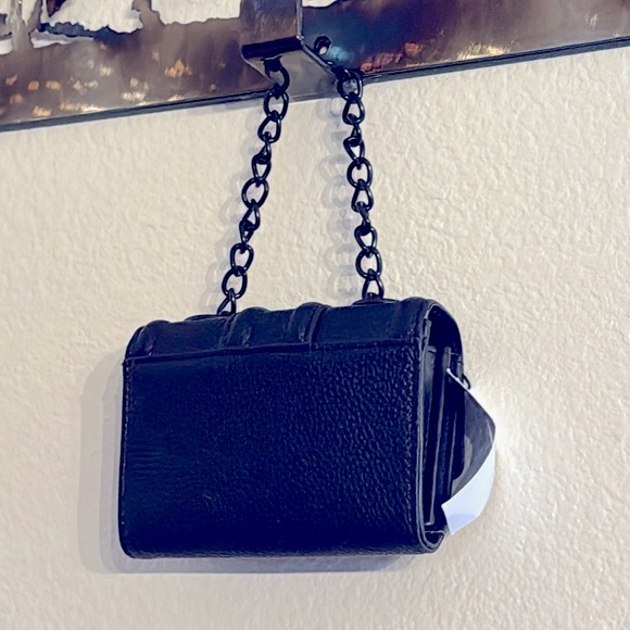 Aldo Tiny Black card and coin purse with black chain strap 3x5 - Picture 2 of 3